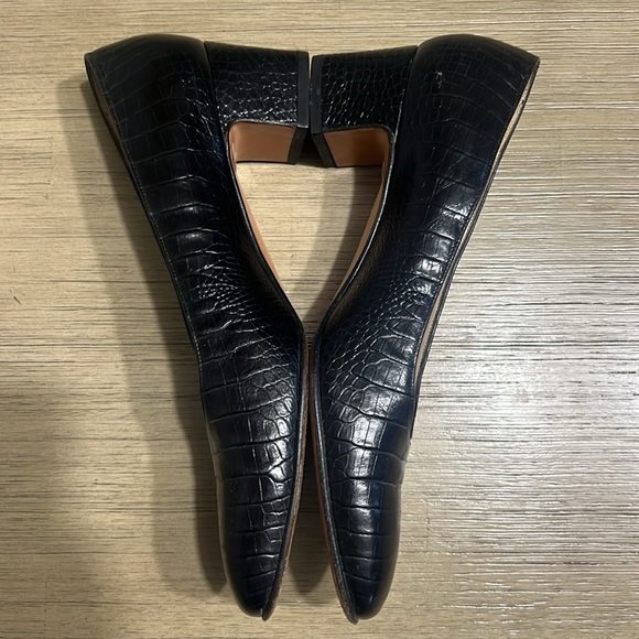 Salvatore Ferragamo Black Croc Print Classic Office Pumps 5.5B. Bottoms worn - Picture 6 of 10